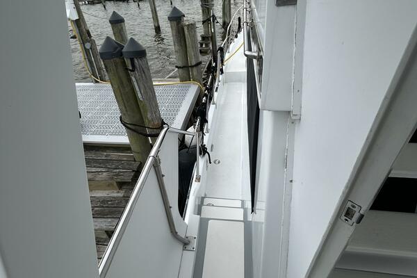 42' Jefferson port side deck2