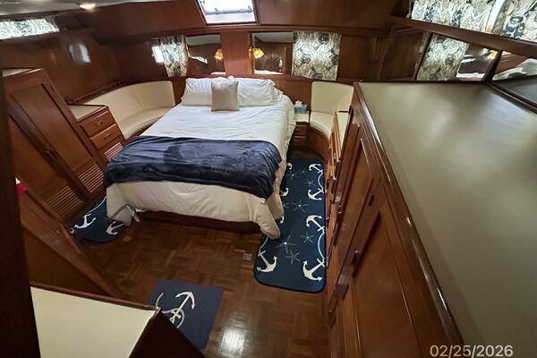 42' Jefferson master stateroom