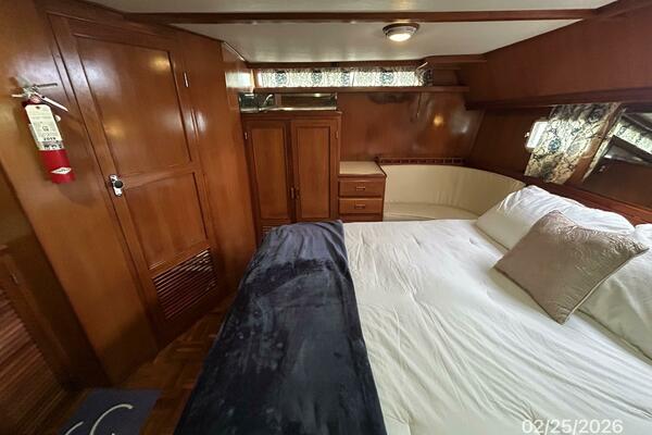 42' Jefferson master stateroom starboard
