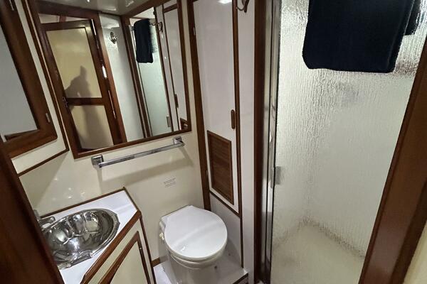 42' Jefferson master stateroom head