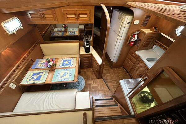 42' Jefferson galley-dinette forward