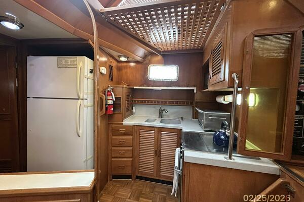 42' Jefferson galley3