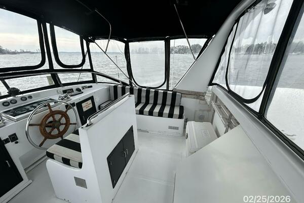 42' Jefferson flybridge starboard