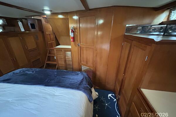 42' Jefferson master stateroom forward