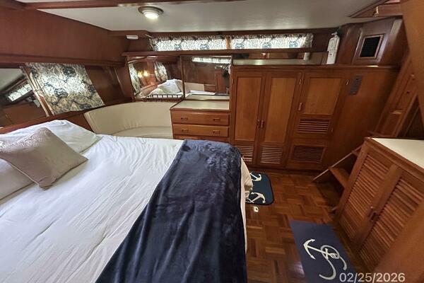 42' Jefferson master stateroom port