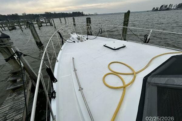 42' Jefferson foredeck1
