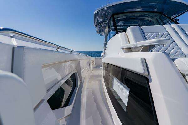 Pursuit S 378 Sport Yacht For Sale