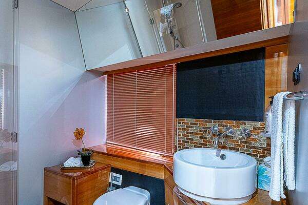 Aicon 64 Yacht For Sale