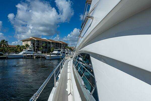 Aicon 64 Yacht For Sale