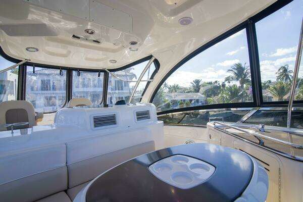 Sea Ray 520 Sedan Bridge Yacht For Sale