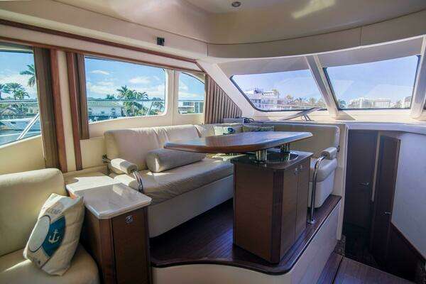 Sea Ray 520 Sedan Bridge Yacht For Sale