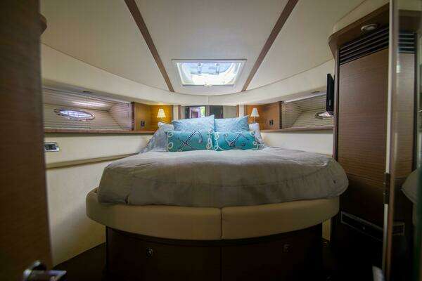Sea Ray 520 Sedan Bridge Yacht For Sale