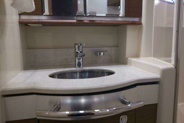 Sea Ray 520 Sedan Bridge Yacht For Sale