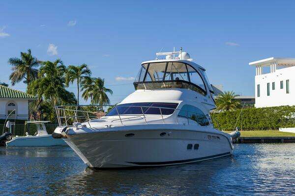 Sea Ray 520 Sedan Bridge Yacht For Sale