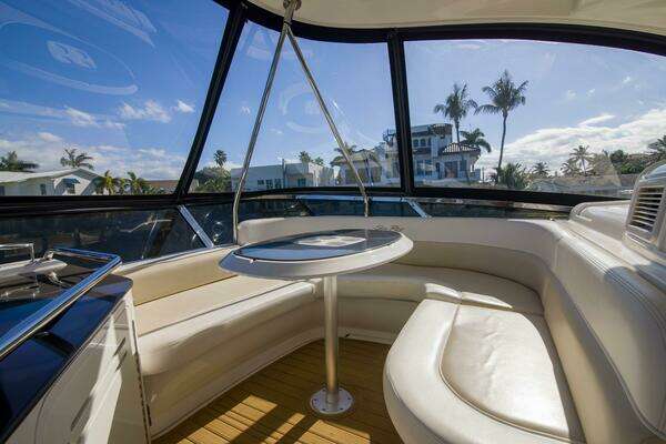 Sea Ray 520 Sedan Bridge Yacht For Sale
