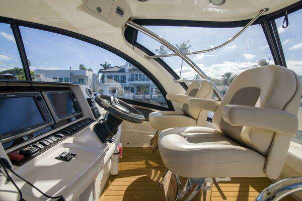 Sea Ray 520 Sedan Bridge Yacht For Sale