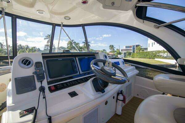 Sea Ray 520 Sedan Bridge Yacht For Sale