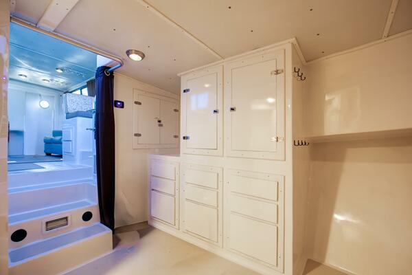 Trawler 46 - Lone Piranha