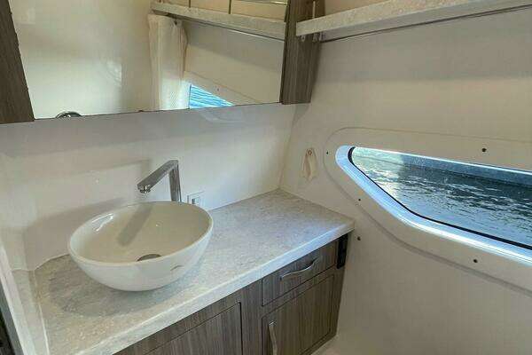 Regal 33 XO Yacht For Sale