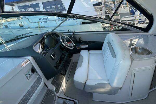 Regal 33 XO Yacht For Sale