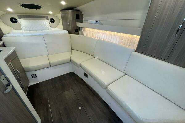 Regal 33 XO Yacht For Sale