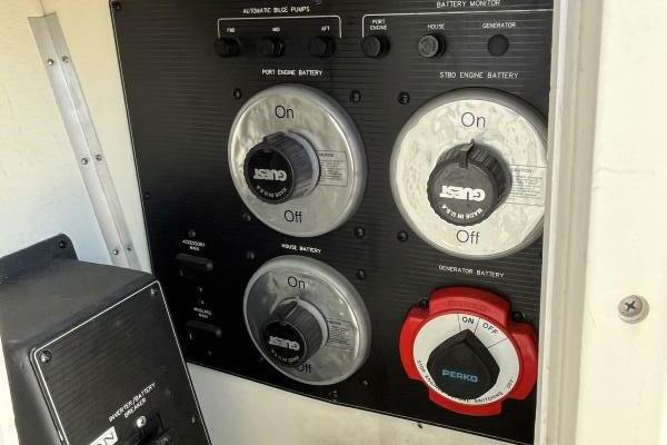 Wicked Twisted Road 37ft Bayliner Yacht For Sale