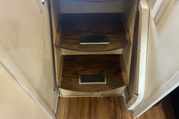 Carver 455 Aft Cabin - Companion way steps