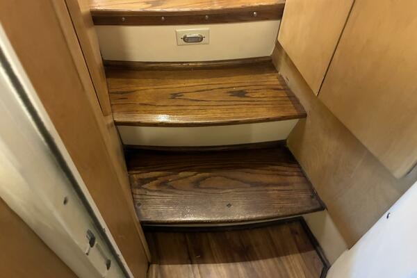 Carver 455 Aft Cabin - Companion way steps