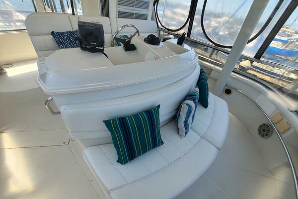 Carver 455 Aft Cabin - Flybridge seating
