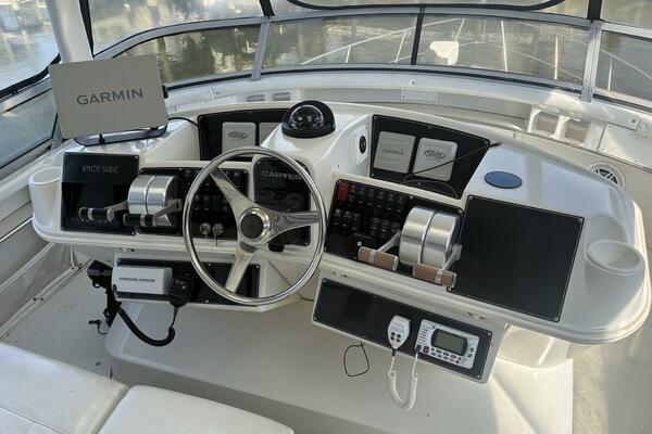 Carver 455 Aft Cabin - Flybridge Helm Station