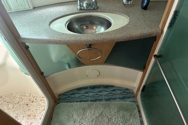 Carver 455 Aft Cabin - Master head