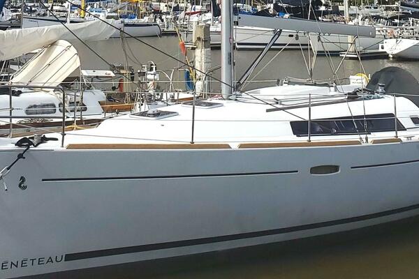 LOTUS 37ft Beneteau Yacht For Sale