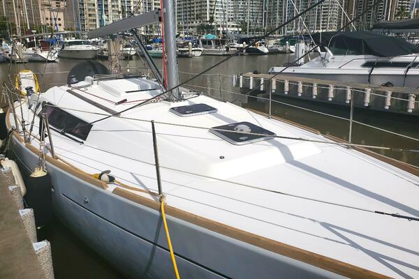 LOTUS 37ft Beneteau Yacht For Sale
