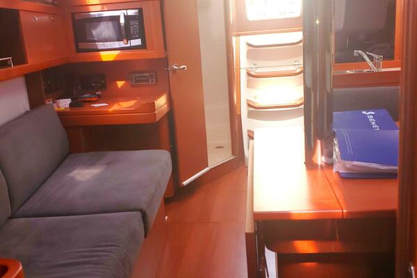 LOTUS 37ft Beneteau Yacht For Sale