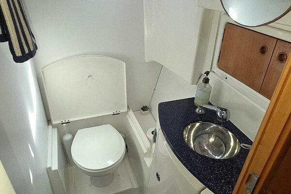 Master Head - Vanity and Toilet