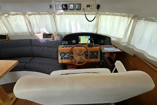 Salon Lower Helm Wide