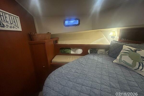 43' Mainship guest stateroom port