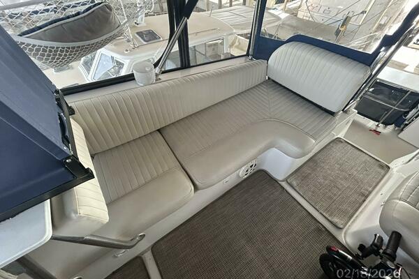 43' Mainship flybridge starboard aft seating