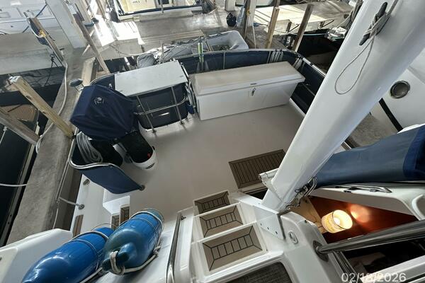 43' Mainship trunk cabin aft