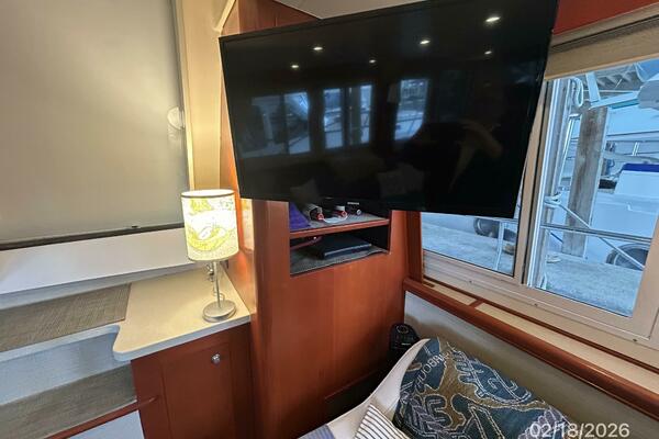 43' Mainship salon TV