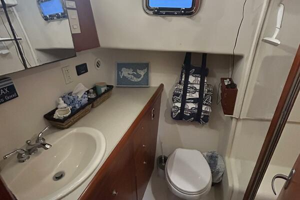 43' Mainship guest stateroom head