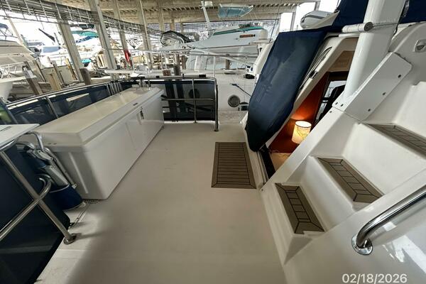 43' Mainship trunk cabin port