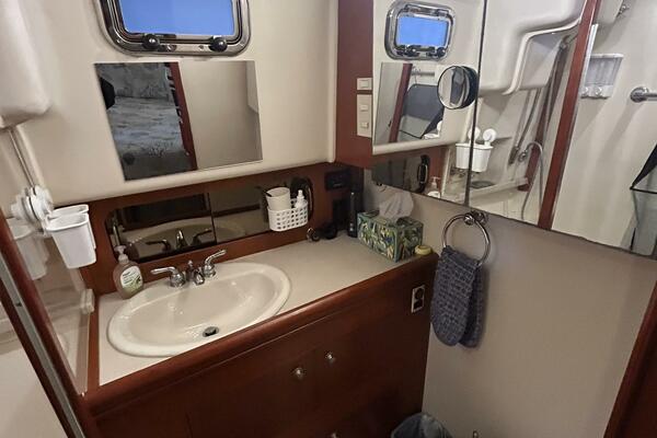 43' Mainship master stateroom head