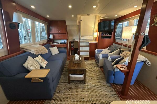 43' Mainship salon aft