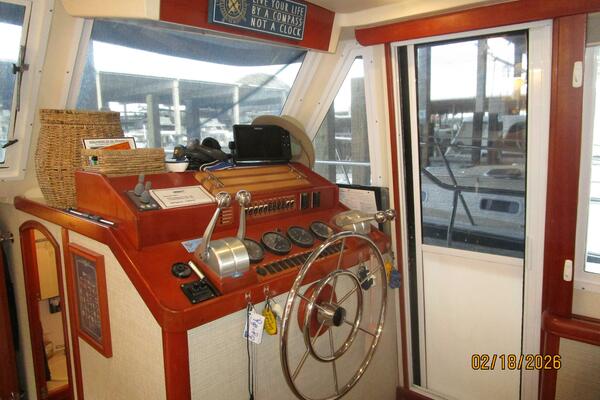 43' Mainship lower helm1