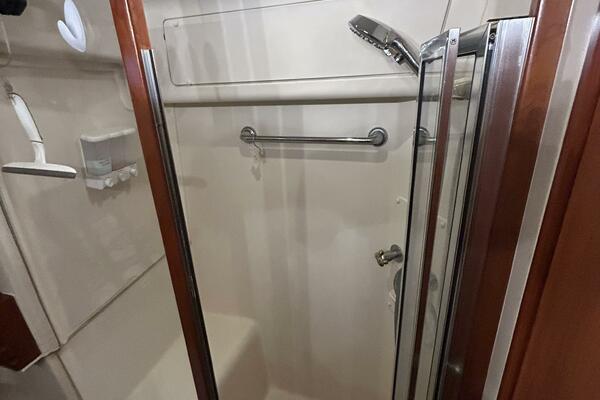 43' Mainship guest stateroom shower