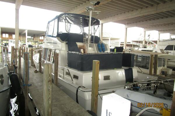 43' Mainship port aft profile