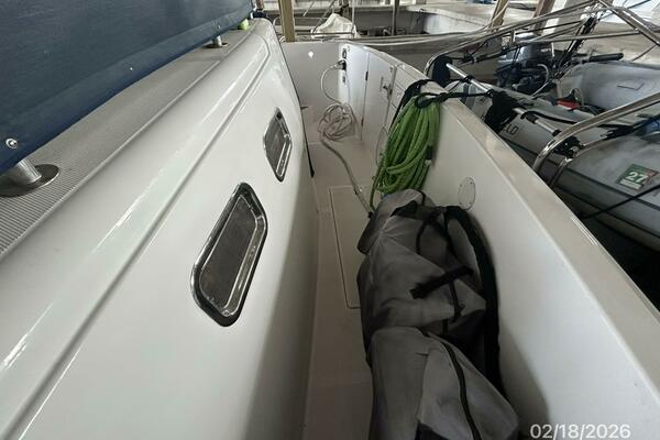 43' Mainship aftdeck starboard