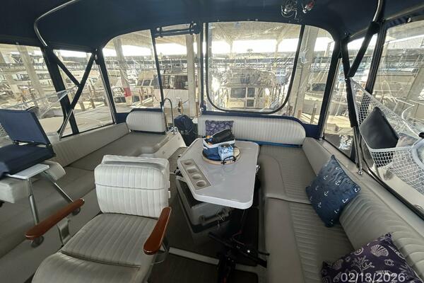 43' Mainship flybridge aft