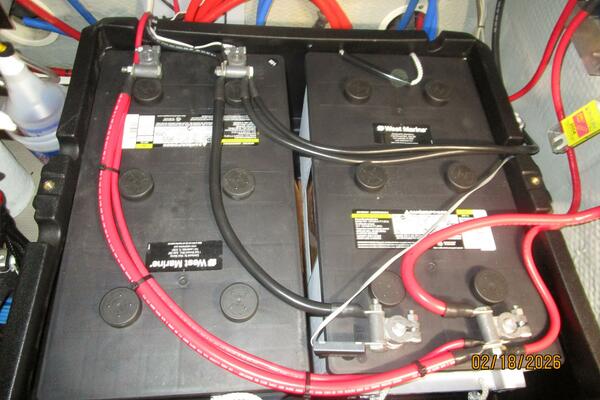 43' Mainship house battery bank